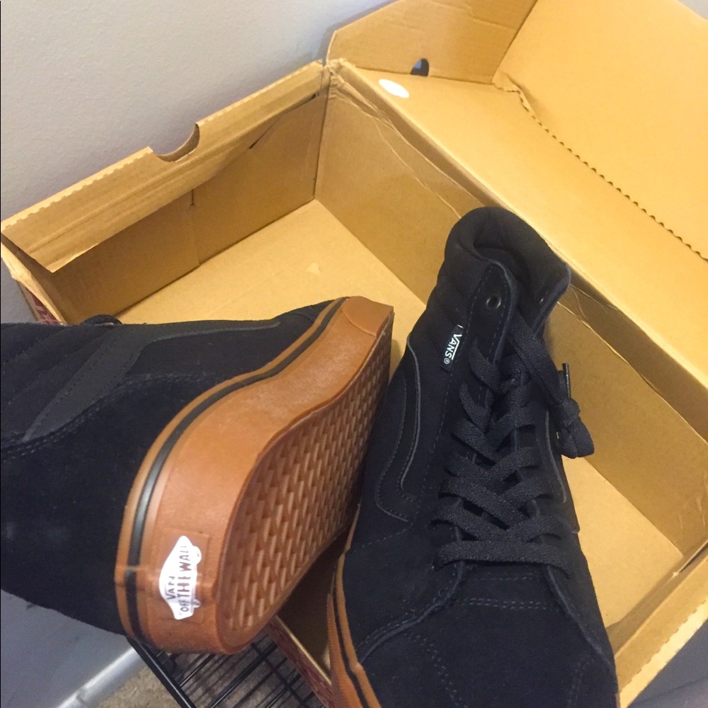 Vans - Picture 3 of 5